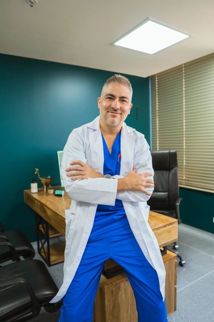 Bariatric-Surgeon-In-Colombia-Dr-Santiago-Gomez